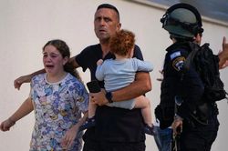 350 người chết trong đợt tấn công của Hamas, Israel sơ tán gấp dân gần Gaza