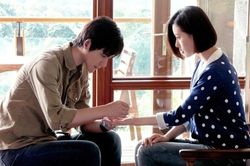 Vợ không tổ chức sinh nhật cho cô bảo mẫu, chồng liền ôm gối ngủ riêng