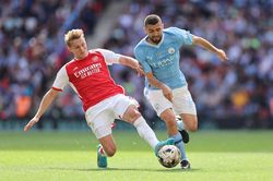Arsenal 1-0 Man City: Bàn thắng may mắn