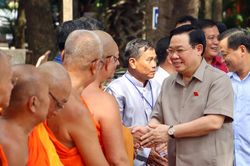 Chủ tịch Quốc hội chúc mừng lễ Sene Dolta tại Sóc Trăng