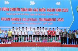 Đội bóng chuyền Việt Nam vô địch Đông Nam Á sau khi thắng Thái Lan, nhận mưa tiền thưởng và ẵm giải cầu thủ hay nhất