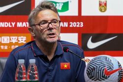 HLV Troussier: 'Chúng tôi đã chuẩn bị kỹ cho trận gặp Trung Quốc'