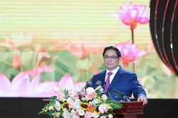 Hà Nội phát huy mạnh mẽ truyền thống 'Thành phố gương mẫu cho cả nước', luôn đi đầu trong các phong trào thi đua, yêu nước*