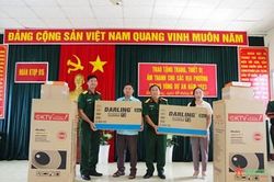 Hỗ trợ trang thiết bị nghe, nhìn các ấp, khu phố khó khăn