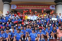Xác minh nội dung đơn tố cáo 'cắt xén' tiền thưởng của đội bóng đá Bình Thuận