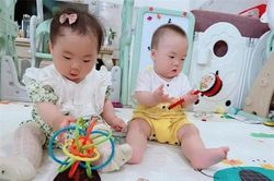 Ngôi làng song sinh kỳ lạ: 10 năm ra đời 33 cặp sinh đôi, người nhà cũng khó phân biệt được vì quá giống nhau