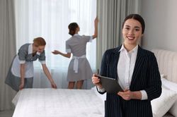 Cựu giúp việc của tỷ phú Jeff Bezos tiết lộ sự thật khi phục vụ giới siêu giàu: Nhận lương khủng nhưng phải đáp ứng loạt 'yêu sách' kỳ lạ
