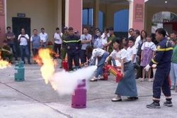 Thái Bình: 500 người dân được trải nghiệm, thực hành kỹ năng chữa cháy và cứu nạn, cứu hộ