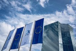 FED và ECB kiên định lập trường lãi suất cao trong thời gian dài hơn