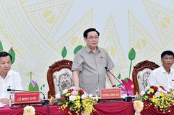 Chủ tịch Quốc hội Vương Đình Huệ làm việc với Ban Thường vụ Tỉnh ủy Sóc Trăng
