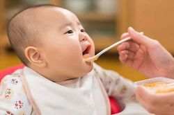 Thời điểm cho trẻ ăn bổ sung tốt nhất