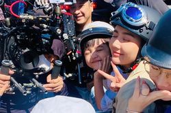 Phim giờ vàng 'Ánh dương rực rỡ': Ảnh hậu trường của Huyền Lizzie và 'mẹ con' Quỳnh Kool gây sốt