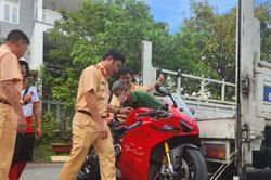 CSGT TPHCM tiếp tục xử phạt người mẫu Ngọc Trinh với lỗi che lấp biển số xe mô tô