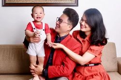 MC Trịnh Lê Anh hạnh phúc bên vợ trẻ và con trai, ca sĩ Phương Linh đẹp như nàng thơ