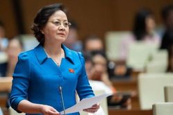 Chính phủ đề xuất tiếp tục tăng lương sau năm 2024 để bù trượt giá