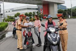 Việc bảo đảm trật tự, an toàn giao thông có lúc, có nơi bị buông lỏng