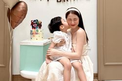 Con trai Hòa Minzy 'chuẩn soái ca', được mẹ gửi điều xúc động trong sinh nhật