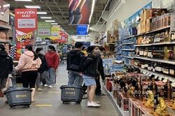 Doanh nghiệp dành hàng trăm tỉ đồng trữ sẵn hàng, kỳ vọng sức mua cuối năm