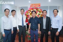 Chủ tịch UBND thành phố Lê Trung Chinh thăm, chúc mừng Ngày doanh nhân Việt Nam 13-10