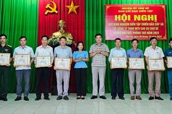 Chư Sê khen thưởng 31 tập thể, cá nhân xuất sắc trong diễn tập chiến đấu khu vực phòng thủ