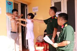 Trên 1.400 công dân tham gia khám sơ tuyển nghĩa vụ quân sự