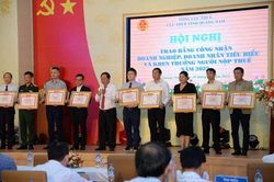 Quảng Nam: Khen thưởng người nộp thuế tiêu biểu