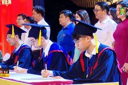 Ghi danh sổ vàng thủ khoa xuất sắc của Thủ Đô
