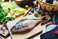 Những thực phẩm mẹ không nên ăn khi cho con bú