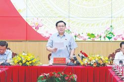 Chủ tịch Quốc hội Vương Đình Huệ làm việc với lãnh đạo TP Cần Thơ và tỉnh Hậu Giang
