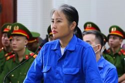 Bị cáo buộc đưa hối lộ vali 4 tỷ, cựu chủ tịch NSJ nói trong đó là 'giày, đồ sứ'