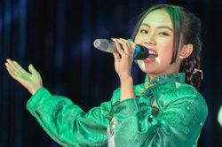 Hát nhảy tưng bừng trên sân khấu, Phương Mỹ Chi khiến dân mạng 'nổi da gà'