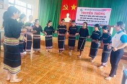 80 phụ nữ dân tộc thiểu số xã Ia Krăi được trang bị kiến thức làm mẹ an toàn