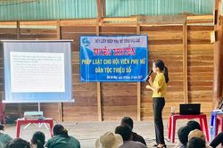 Phổ biến kiến thức pháp luật cho 300 phụ nữ dân tộc thiểu số