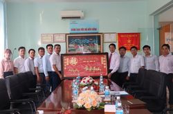 Ông Đinh Văn Thiệu thăm 2 doanh nghiệp nhân Ngày Doanh nhân Việt Nam