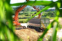 Bí ẩn trong bãi tập kết khoáng sản (Bài 1)