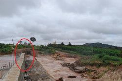 Hiện trường vỡ đê thủy điện Ia Glae 2 ở Gia Lai