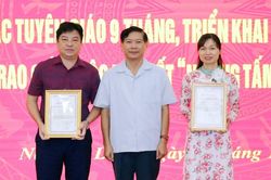 Nam Từ Liêm trao giải cuộc thi viết 'Những tấm gương bình dị mà cao quý'