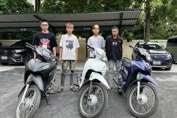 Hà Nội: Nhóm cướp 'nhí' táo tợn dùng dao chém người đi đường cướp xe máy