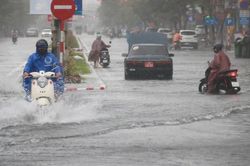 Mưa lớn nhiều khu vực ở miền Trung