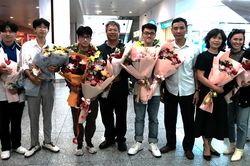 Mang ý tưởng xanh sang Vương quốc Anh, hai học sinh Việt Nam đoạt giải cao nhất