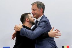 Tổng thống Zelenskyy kêu gọi viện trợ mùa đông trong chuyến thăm NATO