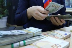 Giá vàng lên đỉnh, đồng USD giảm sốc