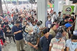 Người dân chen chúc đổi bằng lái xe, Sở GTVT TP HCM nói gì?