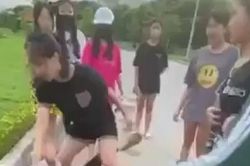 Nữ sinh ở Thanh Hóa bị đánh hội đồng ở công viên đông người
