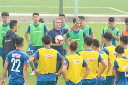 HLV Troussier: Không vì lợi ích trước mắt mà từ bỏ triết lý bóng đá tại Việt Nam