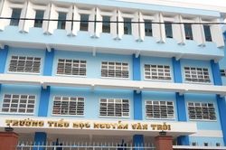 Học sinh bị cô giáo đánh gãy ngón tay, hiệu trưởng khẳng định 'không bao che'