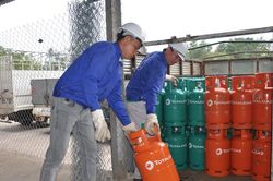 Giá vàng, giá gas tiếp tục tăng mạnh; Giá cà phê trong nước vẫn ở mức thấp