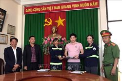 Biểu dương 2 nữ nhân viên môi trường ở Đà Lạt trả lại tài sản lớn cho du khách