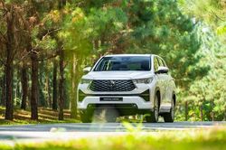 Toyota ra mắt Innova Cross mới mang hơi hướng SUV