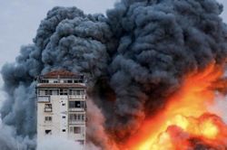 Cận cảnh quân đội Israel phá nát hệ thống phát hiện máy bay của Hamas
